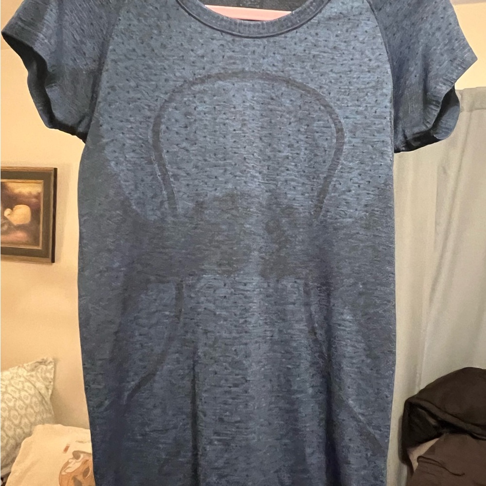 lululemon athletica Blue Short Sleeve Tee sz 8